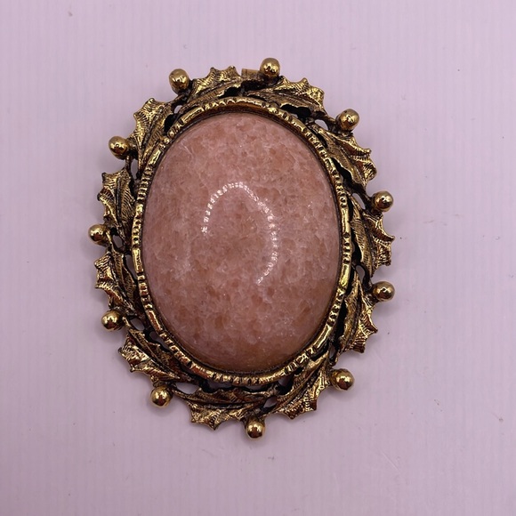 Jewelry - Vintage Rose Quartz Oval Gold Plated Holly Berry Pendant Brooch Pin